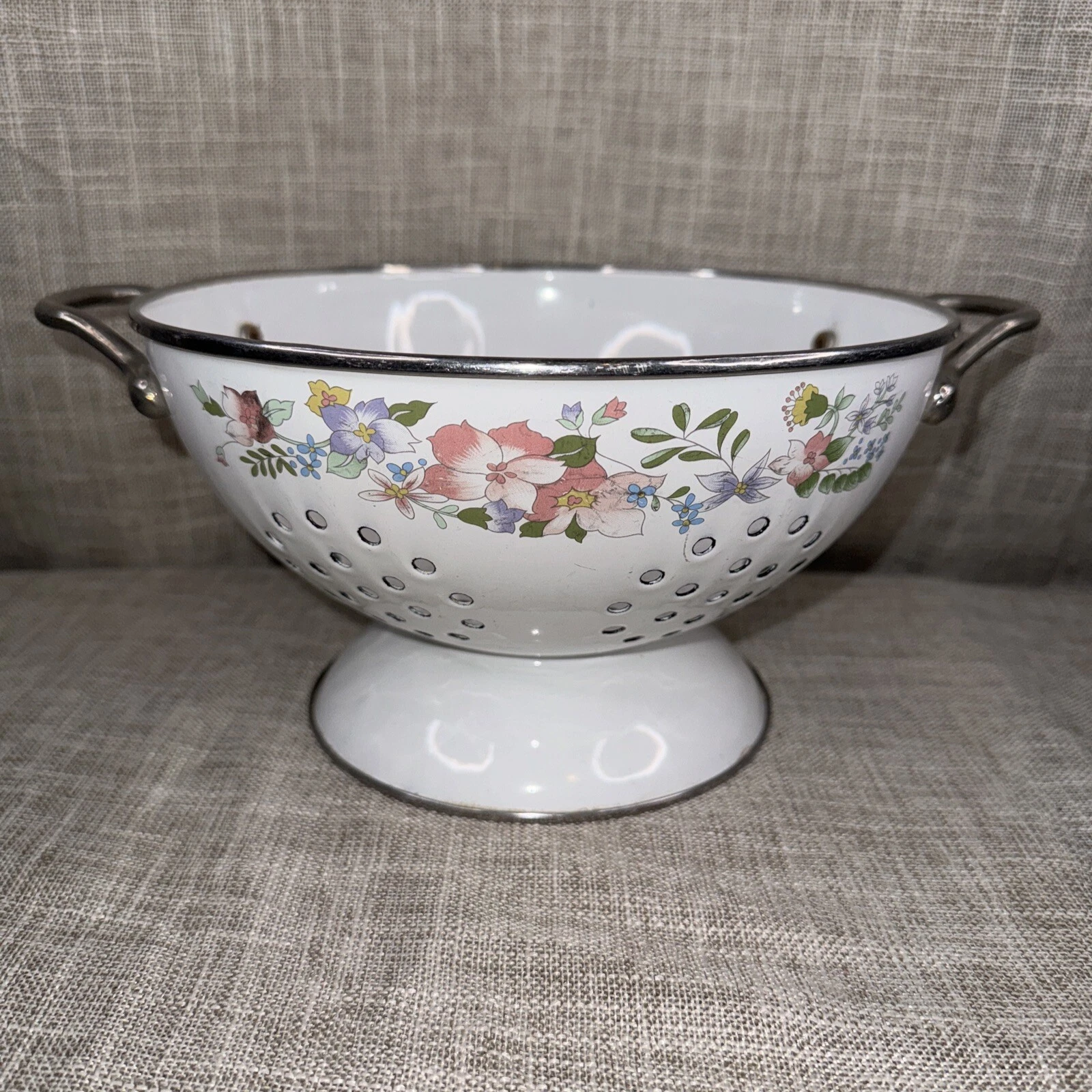 KOBE JCPenney Footed Metal White Enamel Colander Strainer Pink Flowers 8.5" VTG