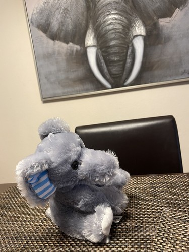 Goffa Plüsch ELEFANTEN Halsband Stofftier Spielzeug 8 Zoll NEU Neu mit Etikett grau - Bild 1 von 4