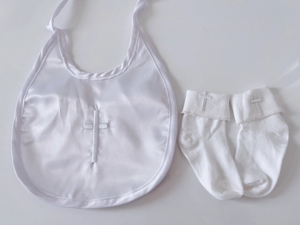 Menino bebê menina crianças batizado chuveiro bordado cruz branco cetim babador ou meias - Imagem 2 de 4