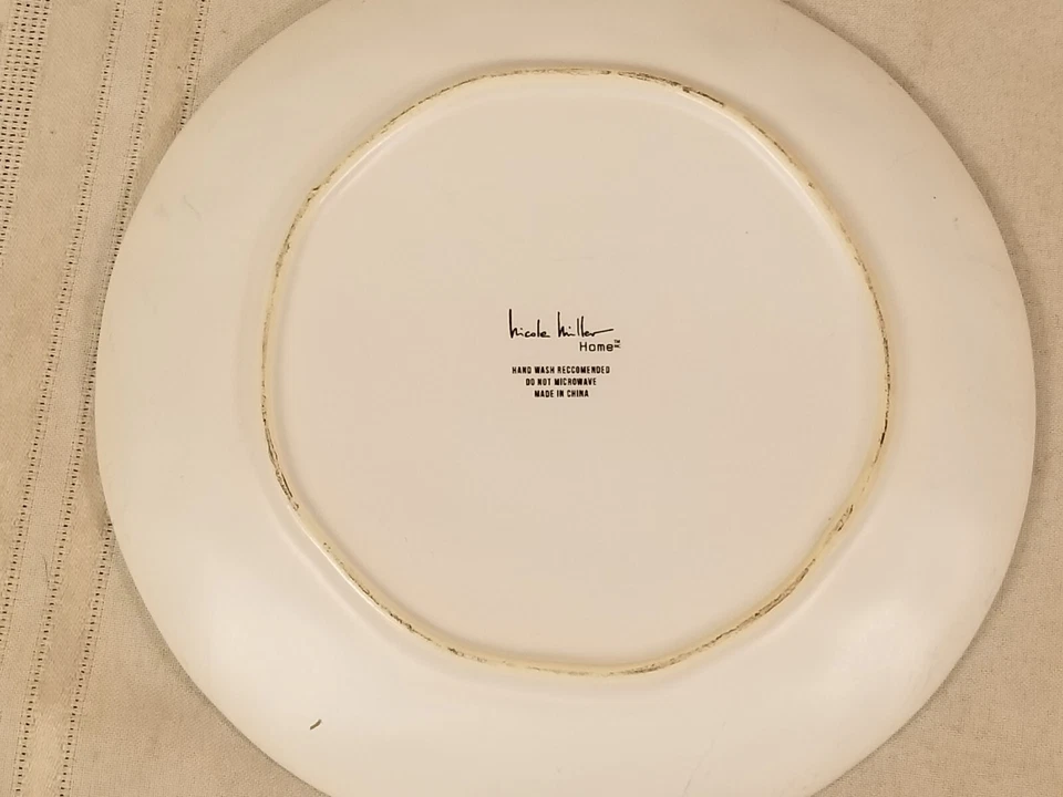 2 platos de ensalada Nicole Miller metálicos dorados y blancos Foto 4 de 4