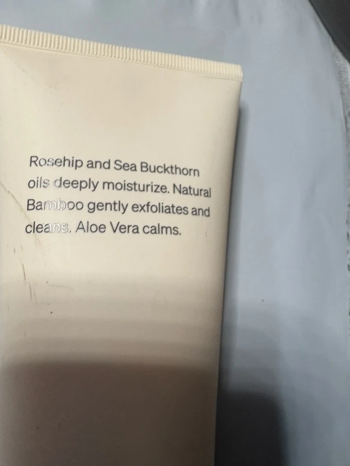 Limpiador exfoliante Loved01 6 oz sellado Foto 4 de 4