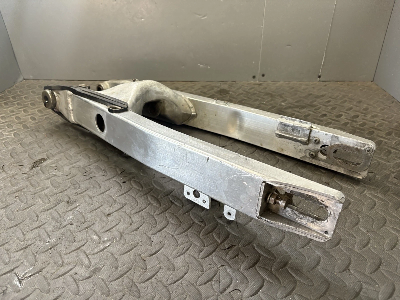 1989 CR250R CR1250R CR500R Swingarm Rear Suspension Fork Wheel Support Brace Arm