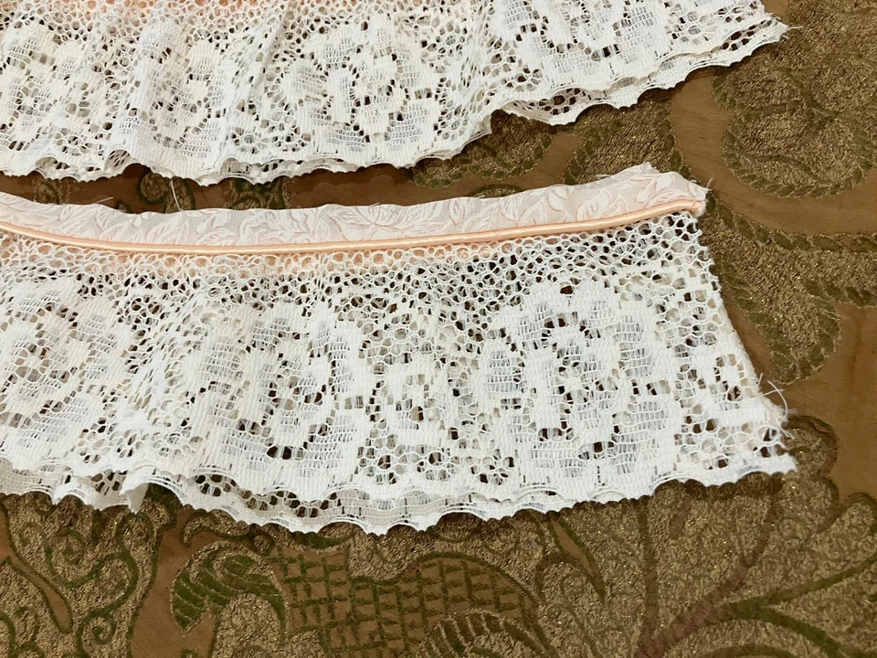 Borde de encaje crudo vintage - 2 piezas, 32" x 4" cada una - bordes festoneados con costilla rosa Foto 3 de 4