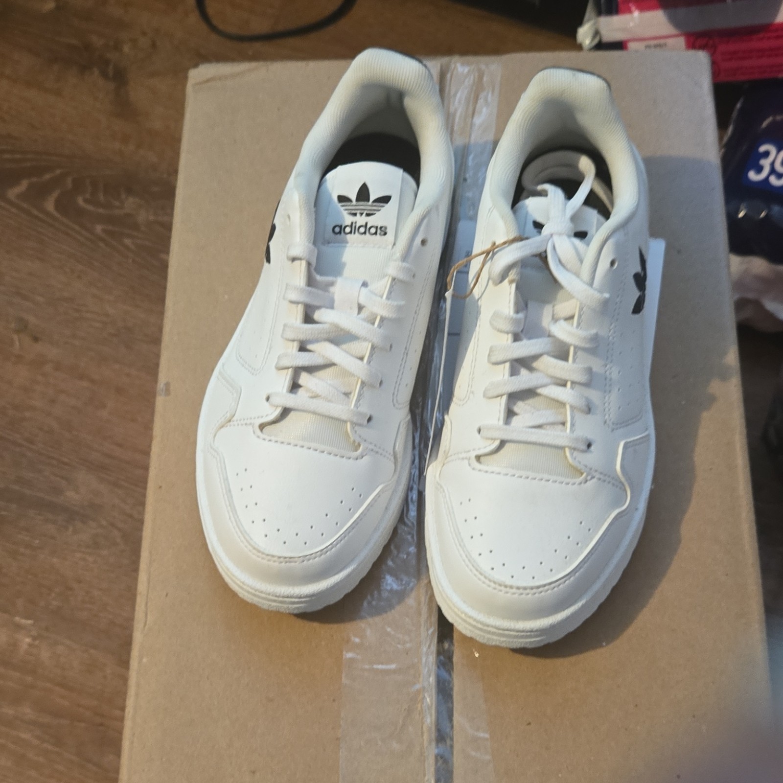 adidas White Leather Breathable Lace Up Men's Casual Sneakers Logo Accent