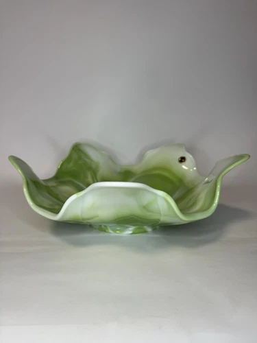 VTG Footed Westmoreland Bowl Milk Glass Green & White Swirl Slag. Perfect Piece.