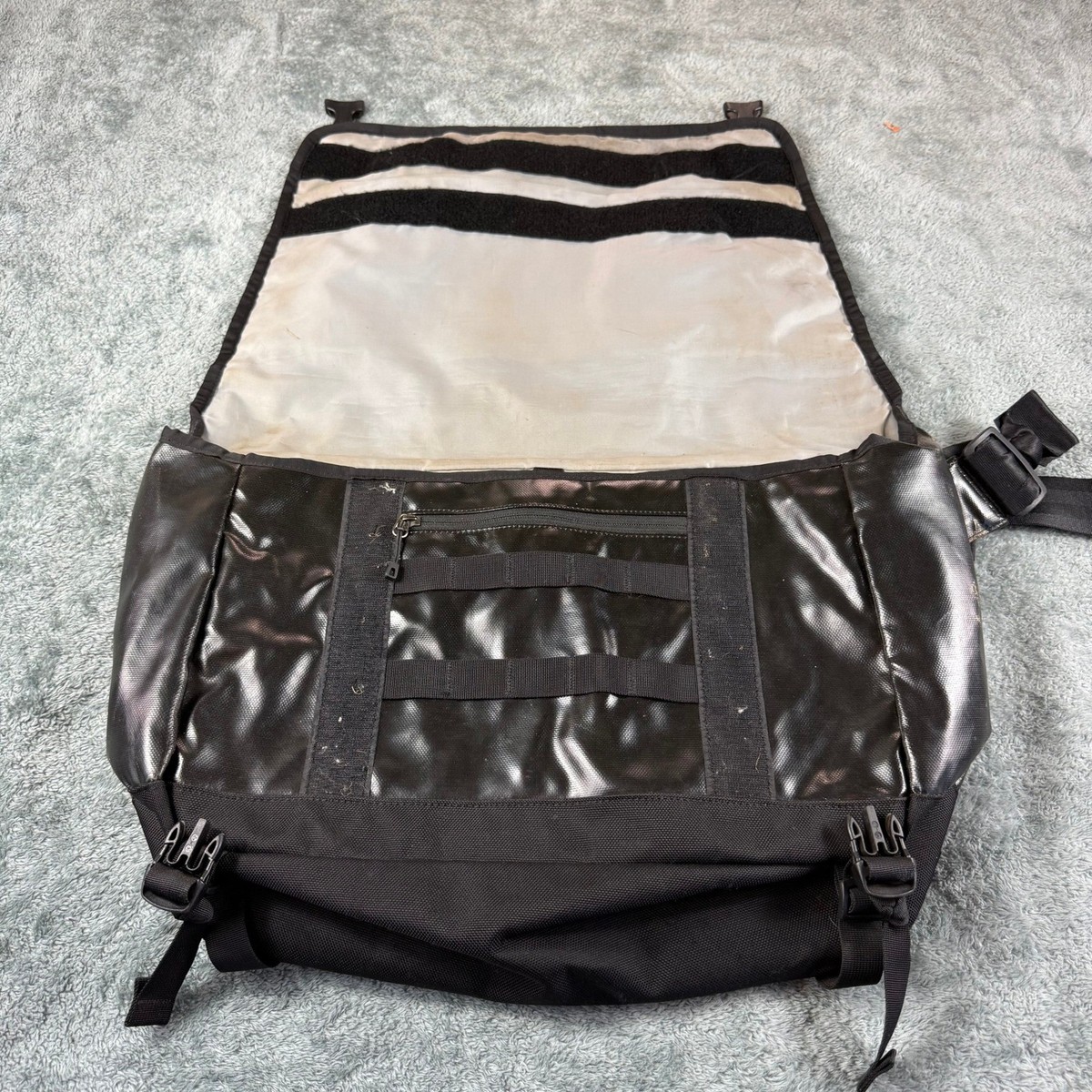 Patagonia Black Hole Messenger Bag Black TPU Coated Laptop