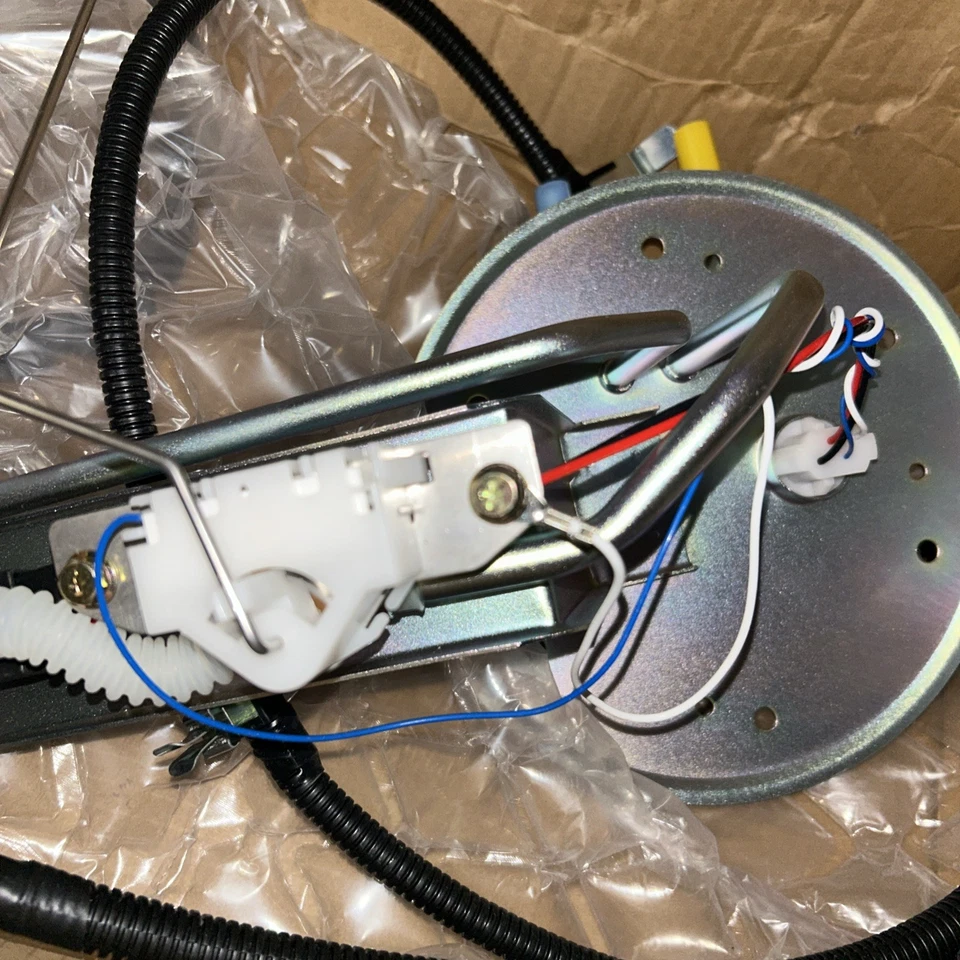 Conjunto de módulo de bomba de combustible para 98-00 Mercury Grand Marquis Ford Crown Victoria 4,6 L Foto 4 de 4