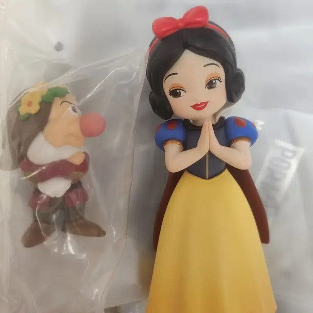 Disney Snow White & Dwarfs Figure Set 2pcs, Unopened
