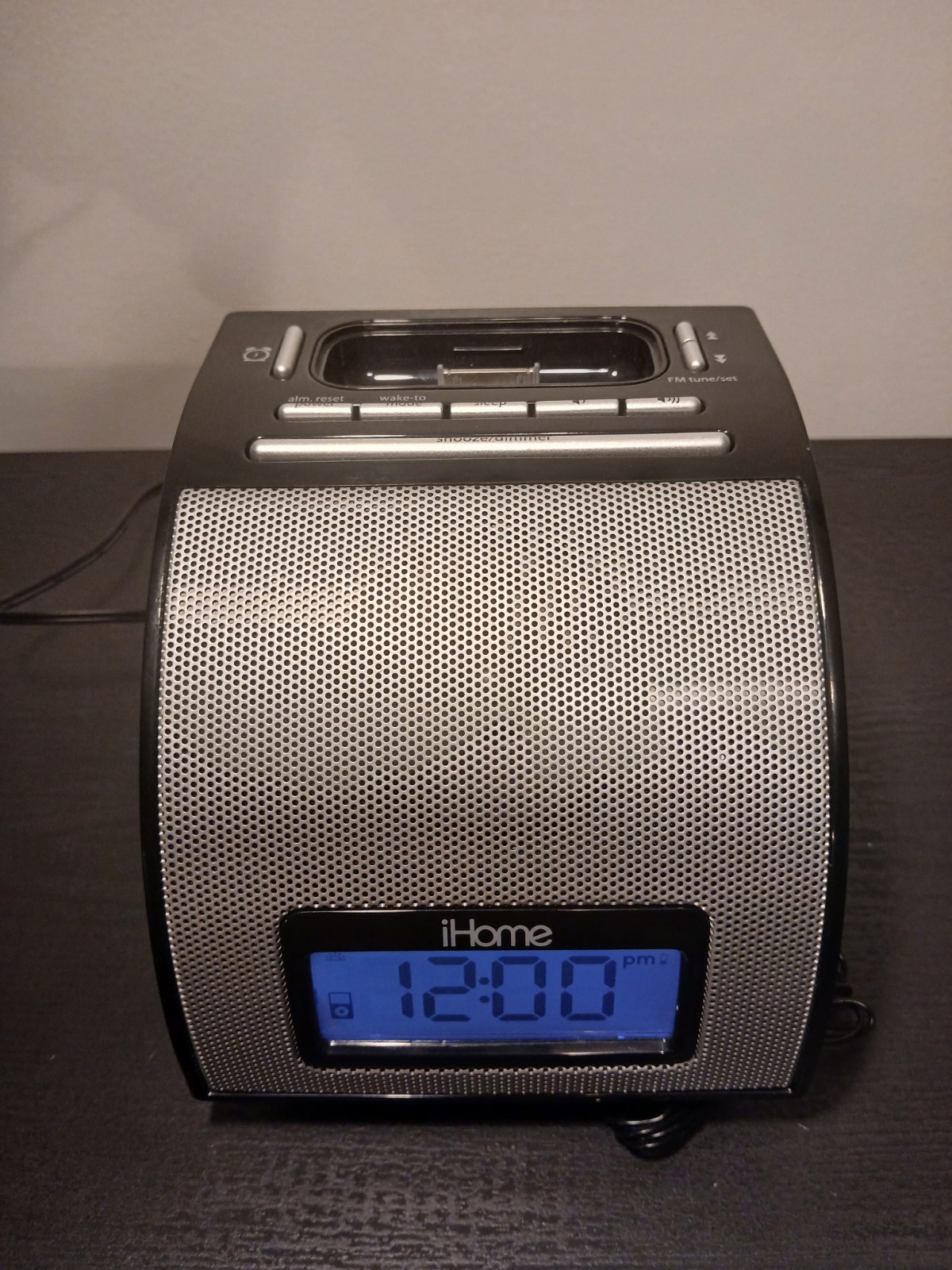 iHome IH110B iPod iPhone Sound Alarm Clock Dock Station Player Black Digital