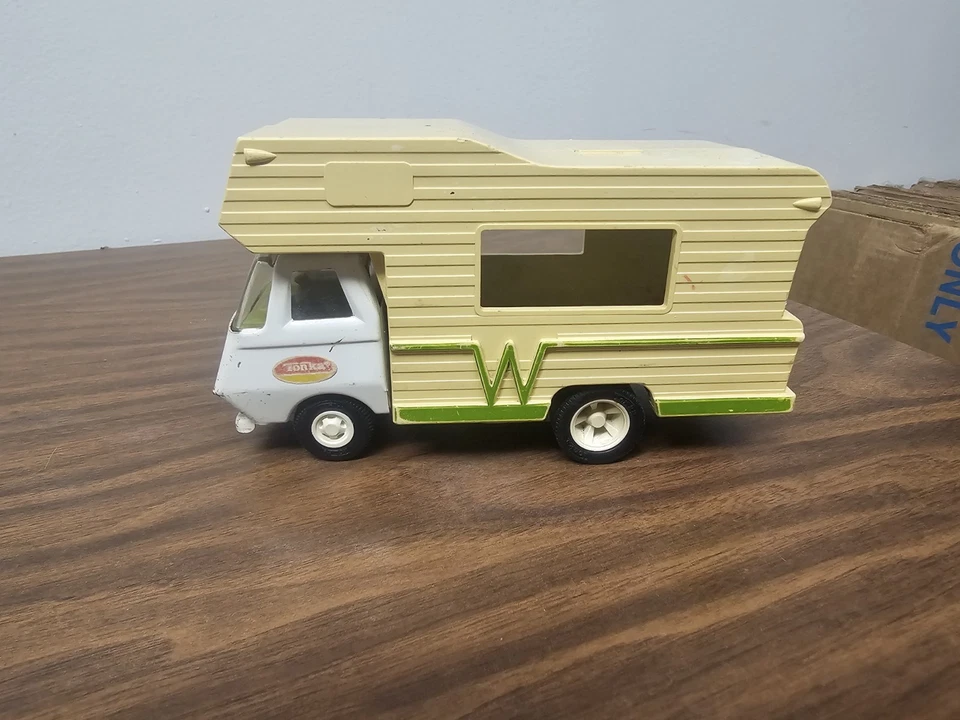 Autocaravana Tonka Winnebago vehículo de juguete vintage Foto 3 de 4
