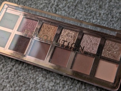 Revolution Beauty London The True Icon. Makeup Palette Lidschatten Schimmer