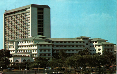 MANILA HOTEL PHILIPPINES AIRLINES postcard chrome postmarked 1978 3 stamps T136