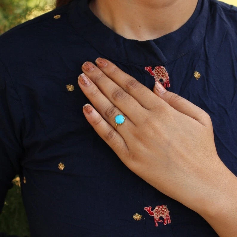 Anillo de aniversario banda solitario turquesa Arizona de 9 mm de oro amarillo macizo de 14 k Foto 3 de 4