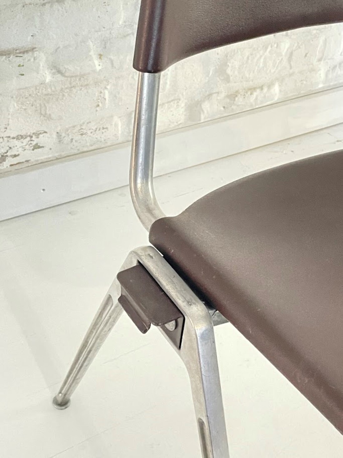 Vintage Knoll International 1601 Model stackable chairs by Don Albinson 1970s