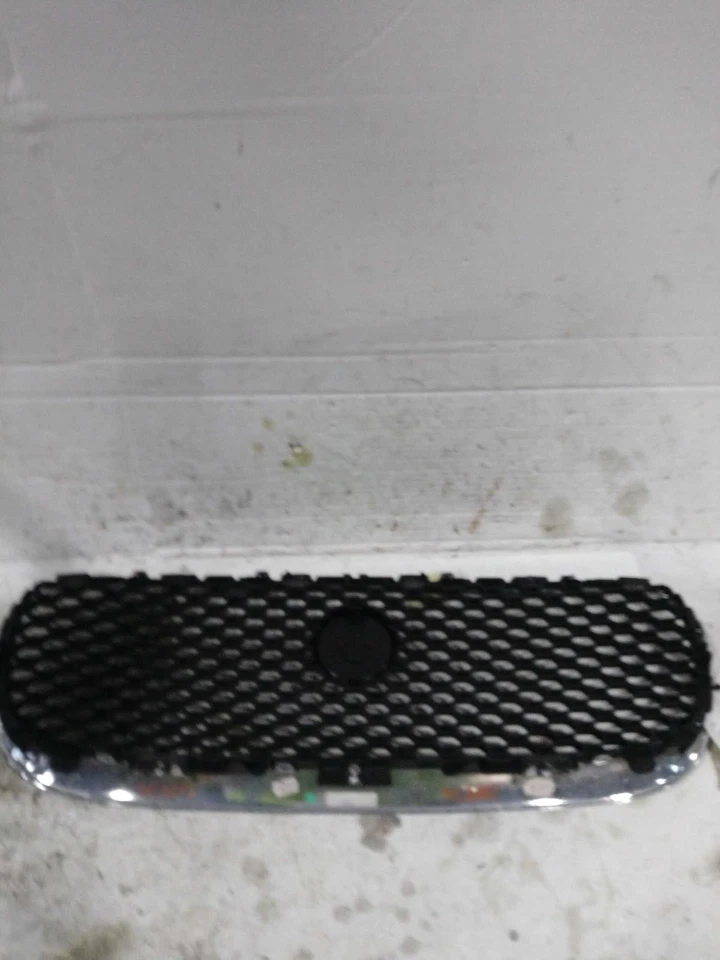 Used Upper Grille fits: 2017 Jaguar Xe upper Base Upper Grade A - Image 2 of 4