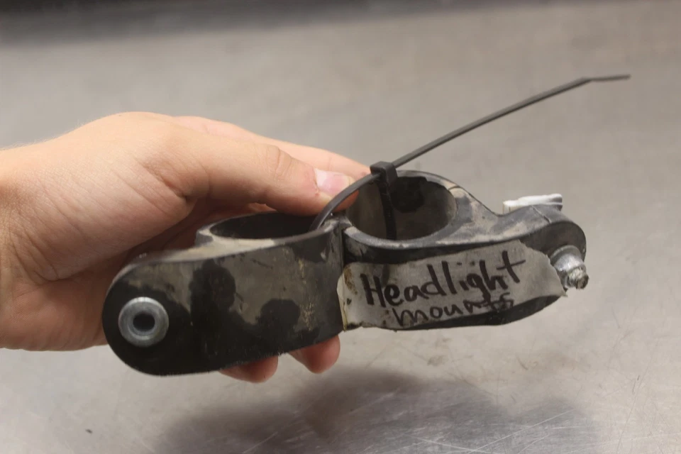 1980 Yamaha TT250 HEADLIGHT BULB MOUNTS Y859 - Image 3 of 4