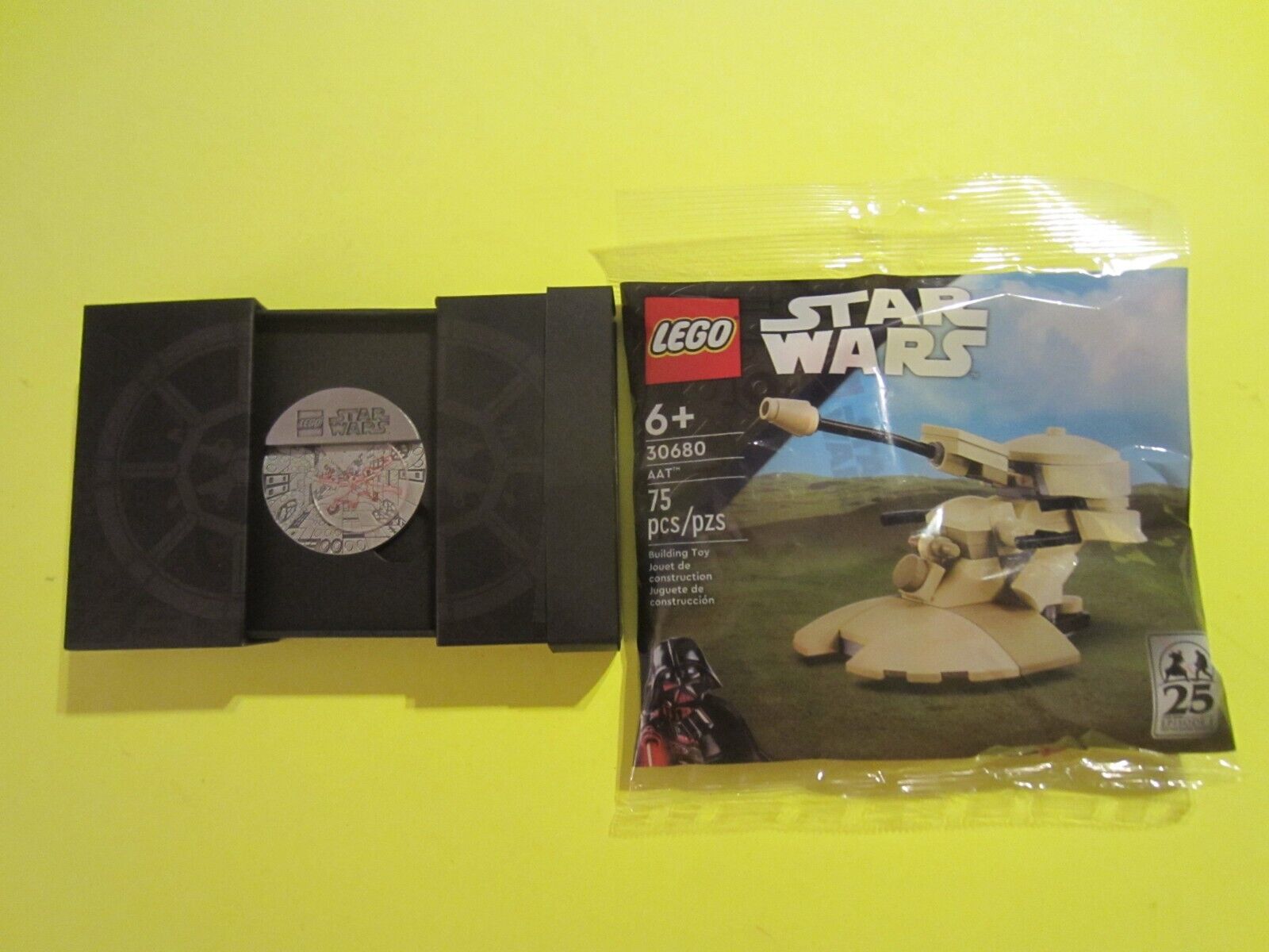 LEGO BATTLE OF YAVIN COIN 5008818 + AAT 25TH ANNIVERSARY POLYBAG 30680 BOTH NEW