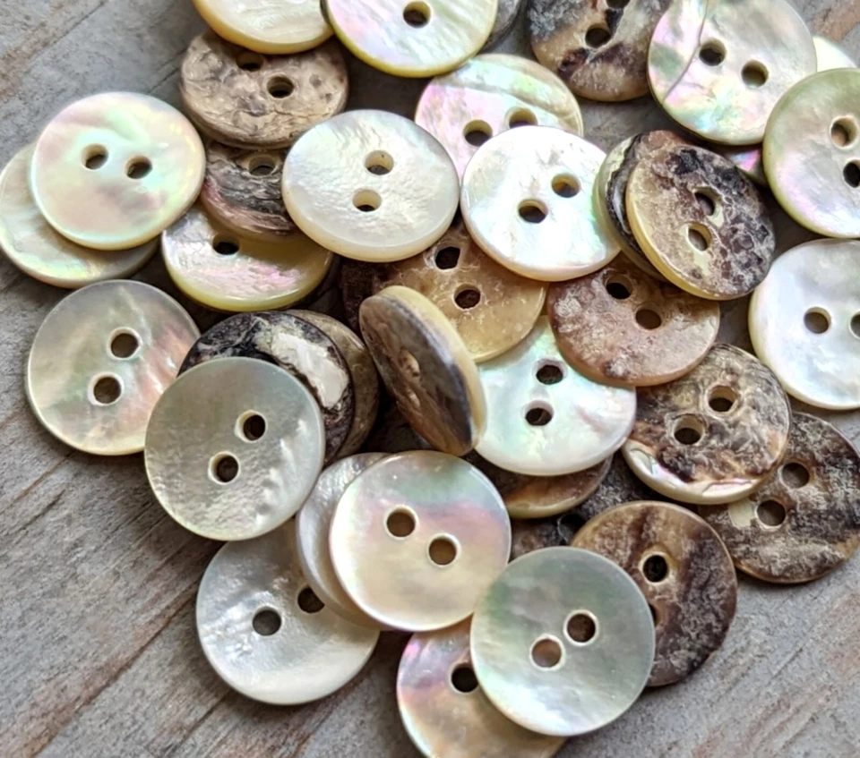 Buttons Assorted 5 Natural Mother of Pearl Shell 0.4 inch/10mm Vintage Look Lot - Image 3 of 4