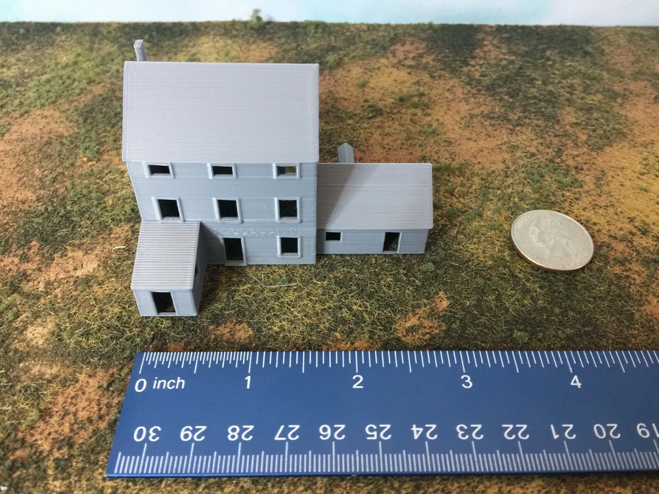 Casa de campo de 3 pisos con cobertizo y edificio de tiendas - escala Z 1:220 - totalmente montada Foto 3 de 4