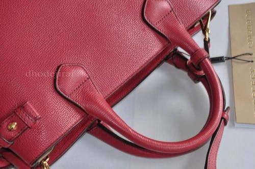 $2750 Auth BNWT BURBERRY House Check Leather Banner Women Crossbody/Tote/Bag Red - Picture 13 of 24