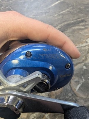 Daiwa Mad Force リール 青色 Daiwa Samurai 100L-6X Mag Force Baitcast Reel Left Retrieve 6:2:1
