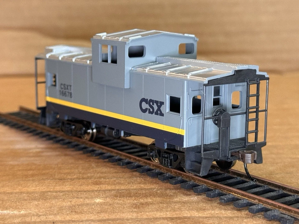 Walthers 931-1505 HO CSX Wide Vision Caboose #16678 - Ready To Run NEW NO BOX - Image 2 of 4