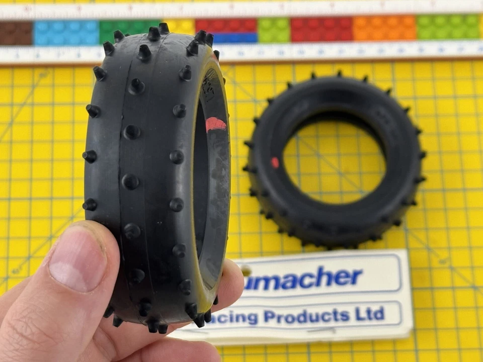 Schumacher T675 Offroad Vorderreifen 1:10 (2Stück) Vintage Modellbau - Bild 3 von 3