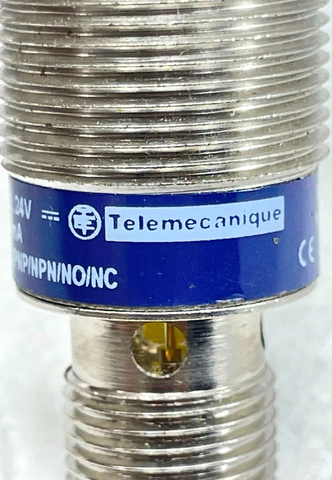 Telemecanique XS1 M18KP340D PNP NPN NO NC Inductive Proximity Sensor With Cable - Image 2 of 4