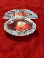 Swarovski Oyster / Clam Shell with Pearl 014389