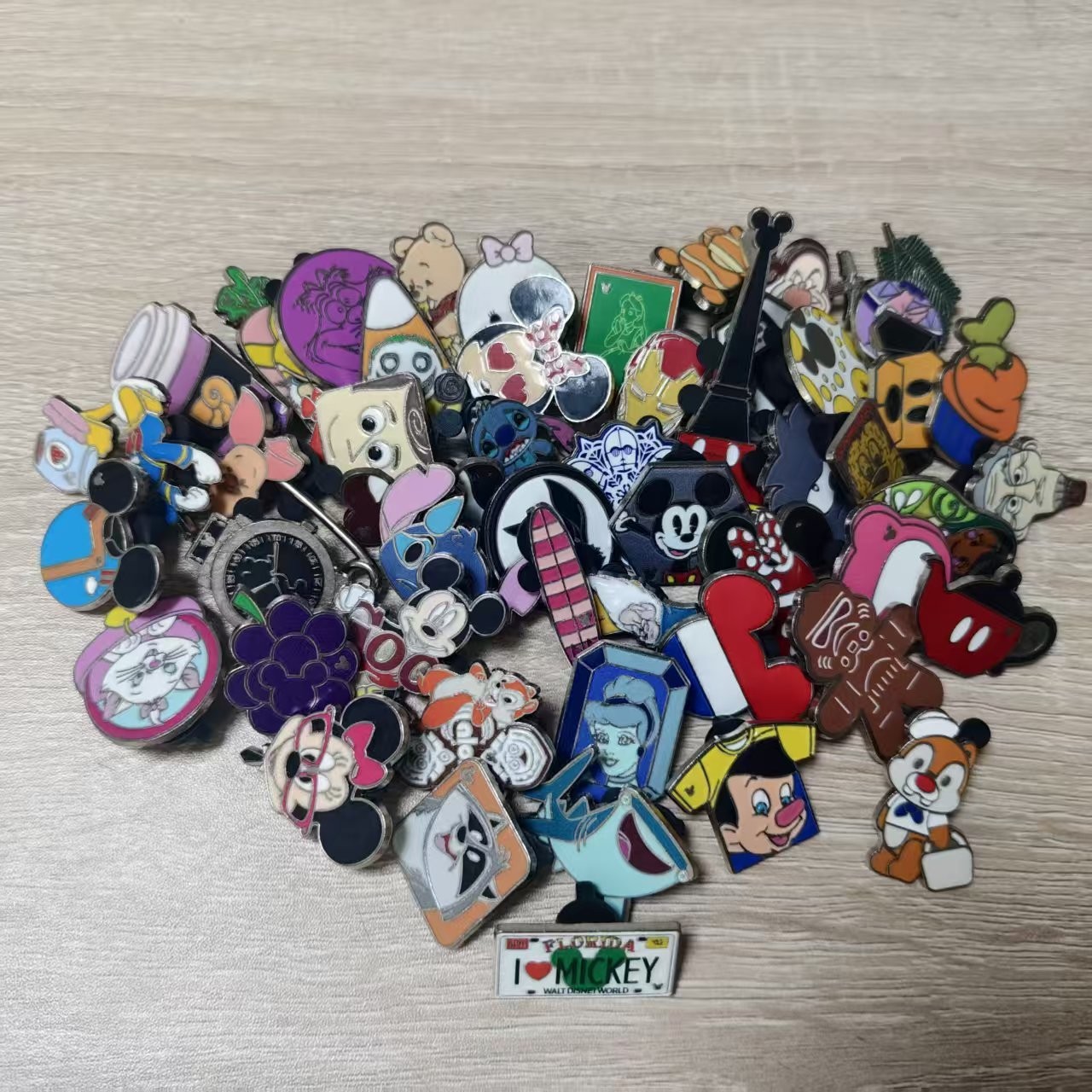 DISNEY PIN TRADING LOT 50, NO DUPLICATES, FREE SHIPPING, 100% TRADABLE