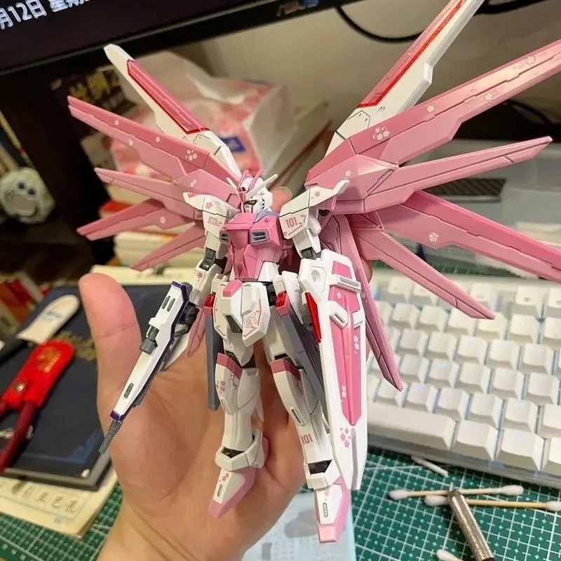New Freshman Freedom Zgmf-X10a Hg 1/144 Mecha Assembly Model Action Doll Cherry
