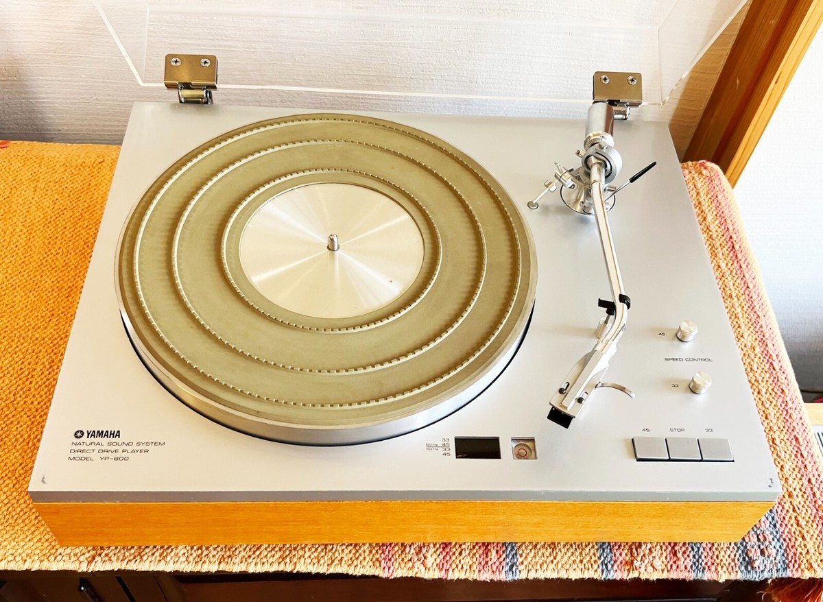 YAMAHA YP-800 Direct Drive Turntable Record Player w/Shell