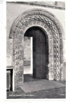 ST. ALBANS, HERTFORDSHIRE - DIE ABTEI NORMAN TÜR SCHWARZWEISS POSTKARTE