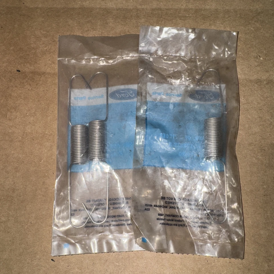 NUEVO DE LOTE FORD F1AZ-17E828-A 1990-91 TOWNCAR PARACHOQUES TRASERO CUBIERTA SOPORTE LATERAL RESORTE (3) Foto 2 de 2