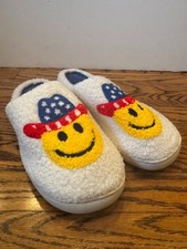 Country Smiley Face Fuzzy White Slippers Womens Size 9 New