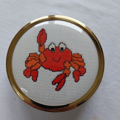 Vintage Schmuckkästchen mit Kreuzstich Krabbendeckel, neu mit Box