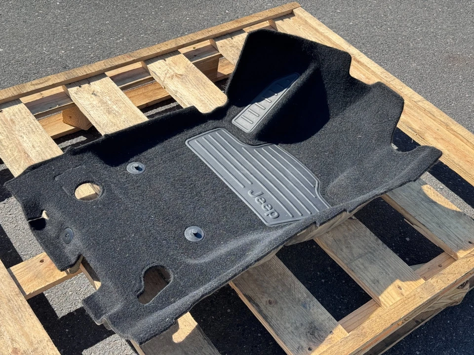 2015–2017 JEEP RENEGADE FRONT LEFT DRIVER FLOOR CARPET LINER 黑色 原始设备制造商 — 第 2/4 张图片