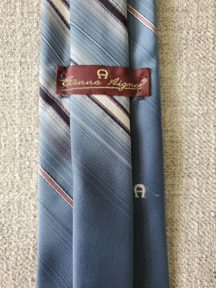 Corbata Etienne Aigner para hombre, seda, acero azul con rayas estrechas blanco coral 56" Foto 3 de 4