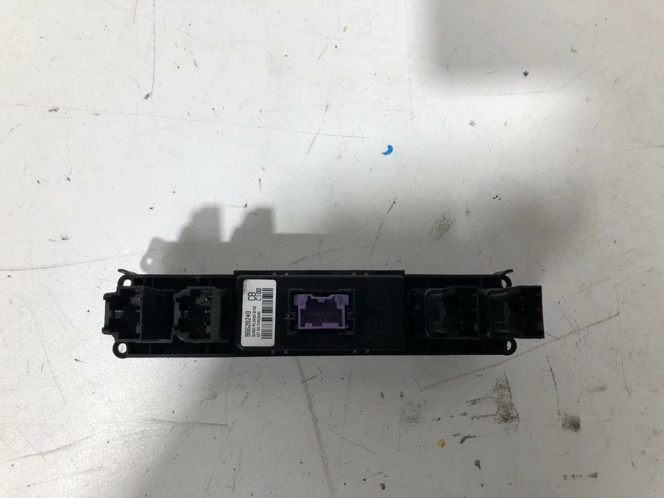 Holden Captiva Display Cluster/Switches CG 09/2006-02/2011 - image 2 of 4