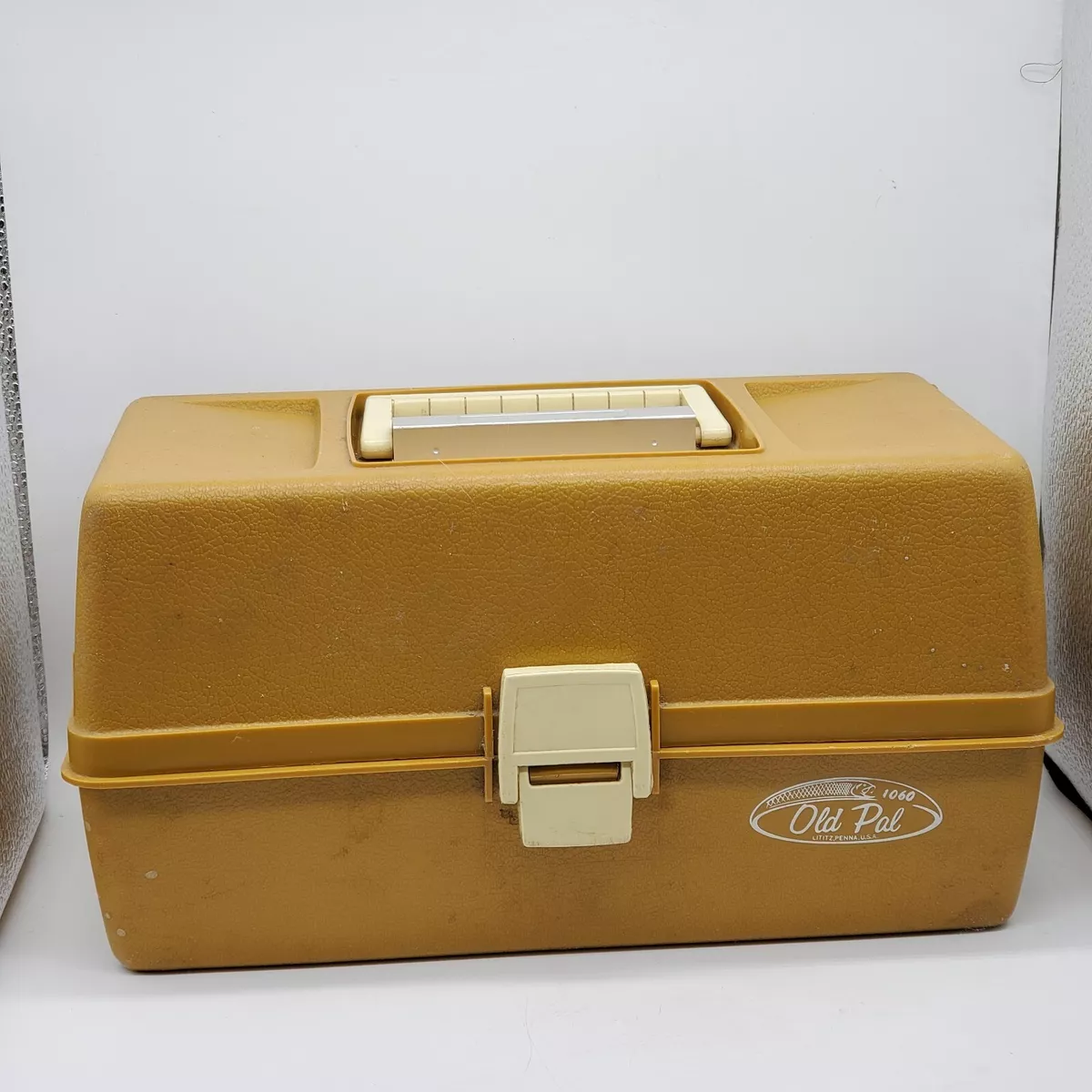 Old Pal Vintage Tackle Box #1060 3 Lift Trays Made in USA Gold Lure Case  Holder