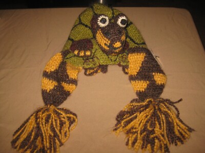 GREEN TURTLE GENUINE PERUVIAN HAND KNITTED HAT NEW WITH TAG