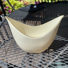 Lenox 3477-x-435 Made In The USA Tulip Crescent Bowl Style Ivory Gold Trim 6.25”