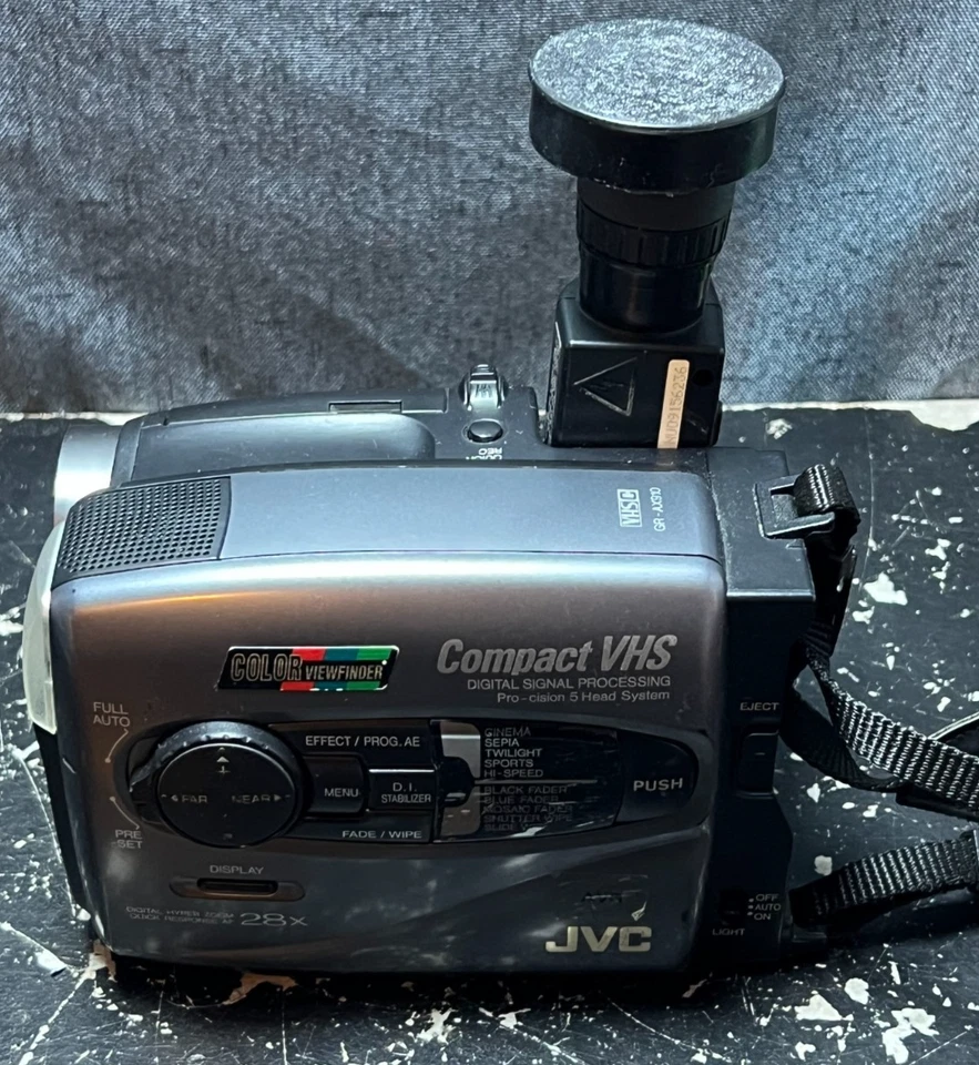 Vintage JVC GR-AX910 Compact VHS Camcorder Video Camera w/ Bag Cables, Tested!! - Image 2 of 4