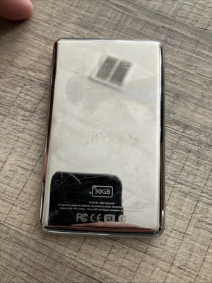 Apple iPod Classic 5th Gen A1136 MA446LL MP3 Media Player White