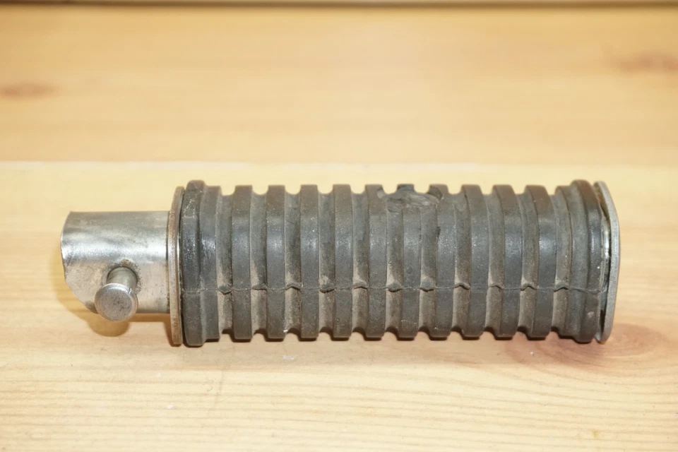 Yamaha CS5 200 1972 OEM reposapiés trasero izquierdo reposapiés RD200 DS7 RD250 168-27431-10-00 Foto 3 de 4