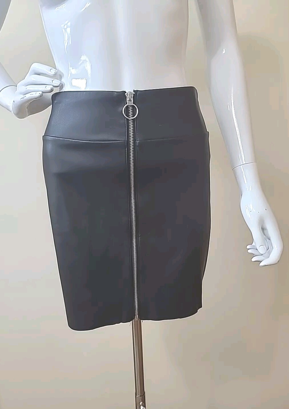 Express Skirt Faux Leather Short Mini Skirt Womens Size 2 Full Front Zip