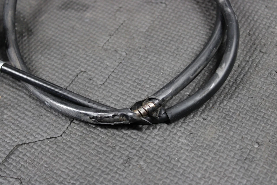 Suzuki DRZ250 2004 OEM medidor de viaje buje de engranajes de transmisión con montaje de cable 34721-05D20 Foto 3 de 4