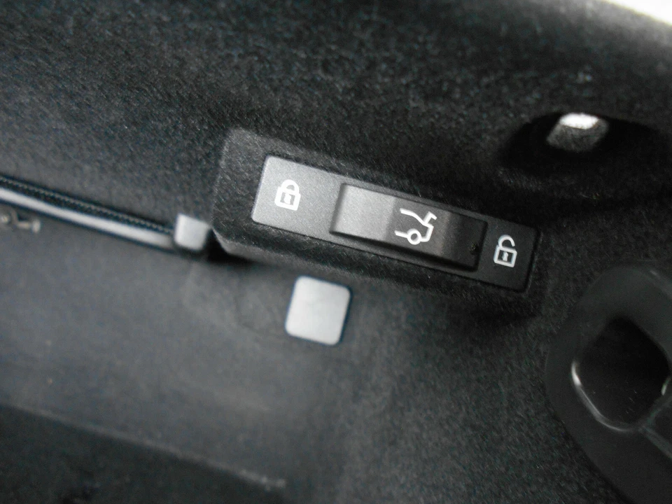 Guantera BMW M4 F82/F83 2015 14 15 16 17 18 19 #9342 H2 Foto 4 de 4