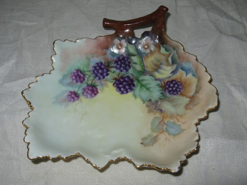 Vintage Porcelain China Hand Painted Leaf Shaped Candy Trinket Dish Bowl Scallop
