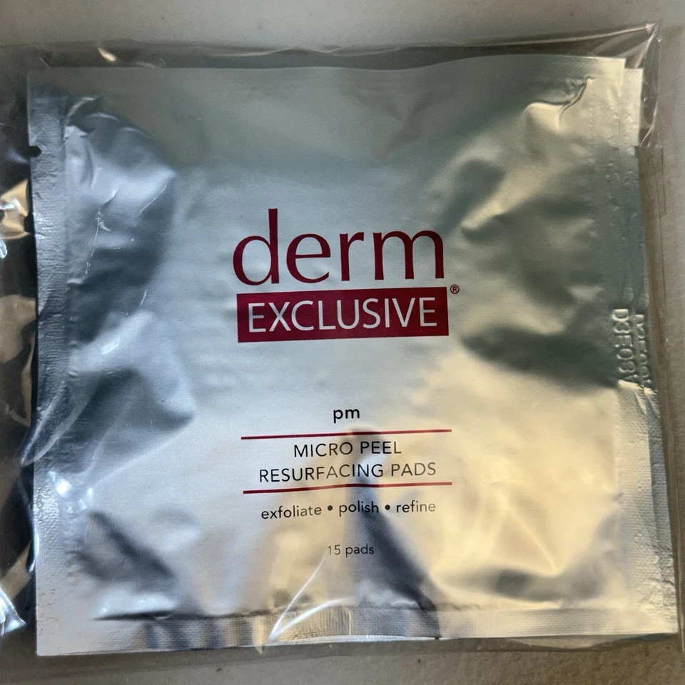 Derm Exclusive PM Micro Peel Resurfacing Pads 9 Packa of 15 Pads + Travel Case - Image 2 of 4